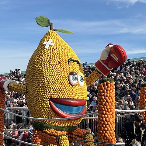 Corso des fruits d'or - 90ème édition © Office de Tourisme Menton Riviera Merveilles